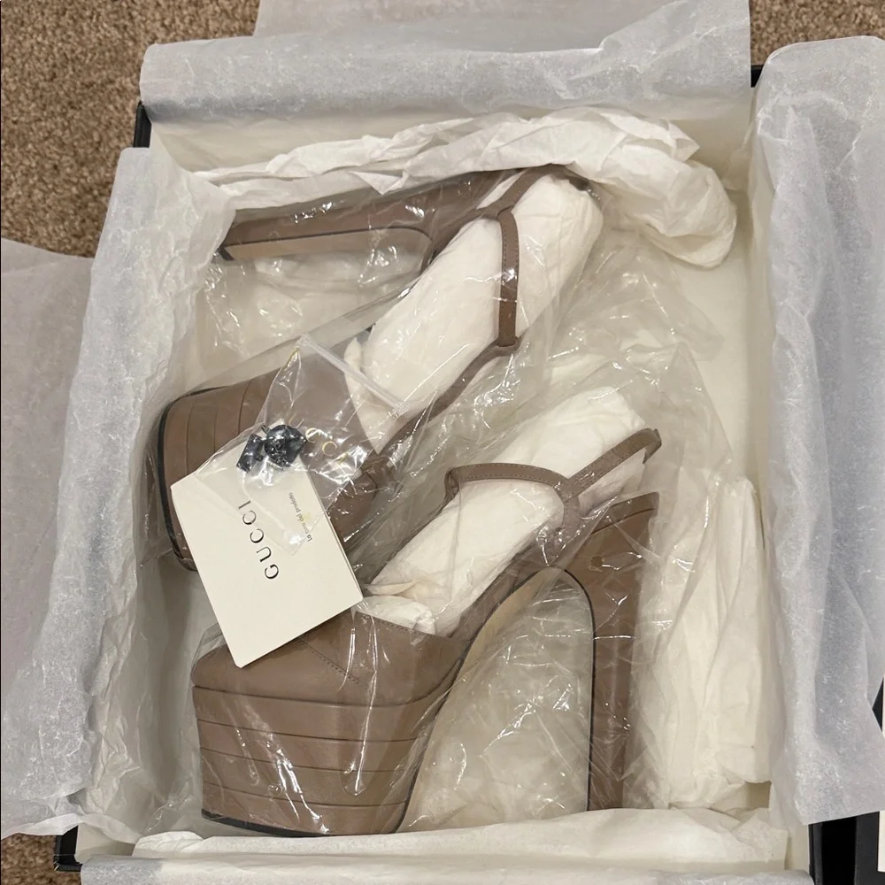 Gucci Taupe Leather Heels Size EU 37.5 Excellent Condition With Box